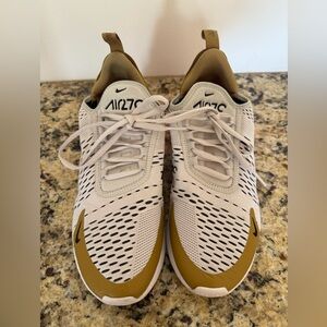 Women's Nike Air 270's